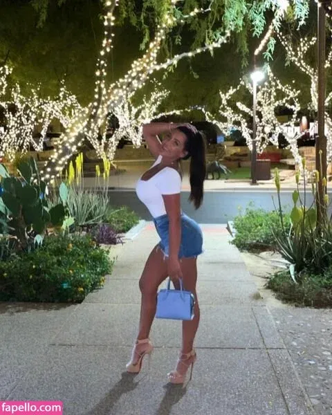 Nikki Waka Onlyfans Photo Gallery 