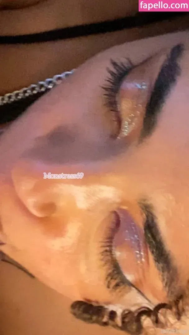 tellyplusone Onlyfans Photo Gallery 