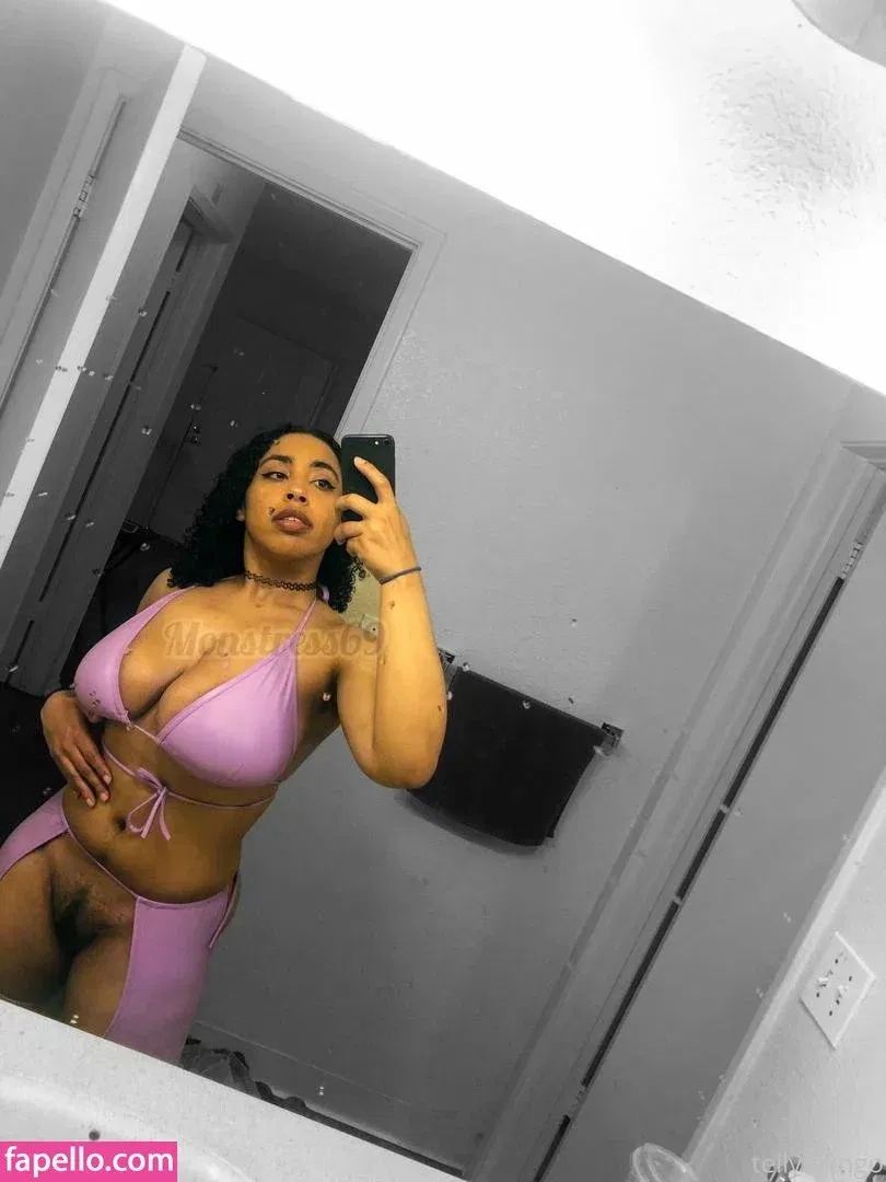 tellyplusone Onlyfans Photo Gallery 