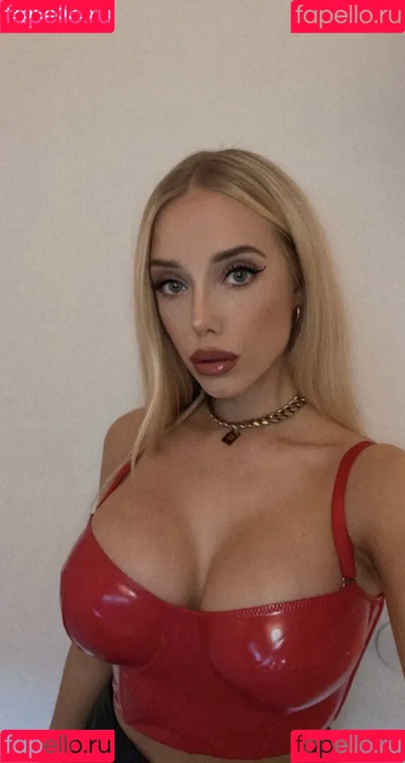 Pauline Sophie Onlyfans Photo Gallery 