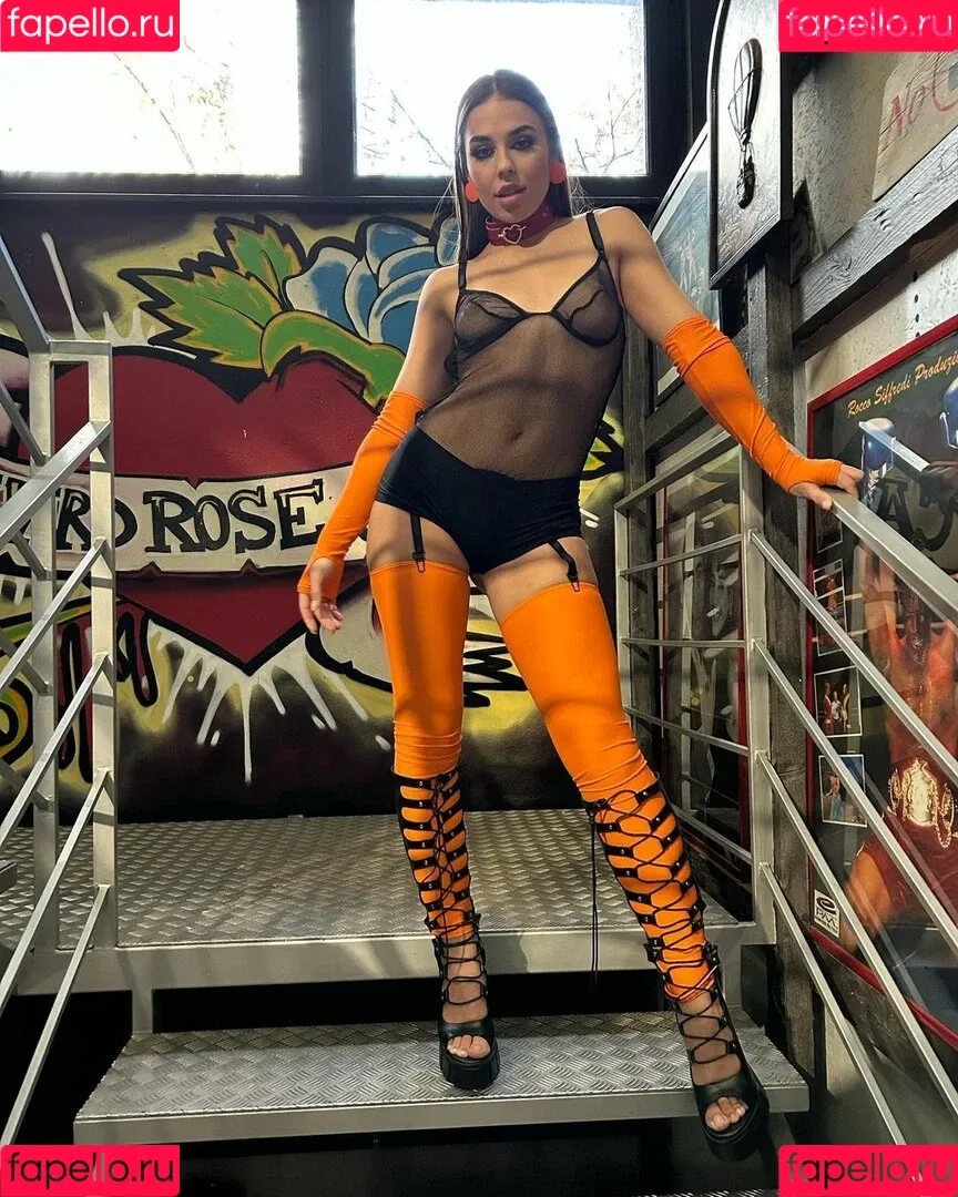 Milan Cheek Onlyfans Photo Gallery 