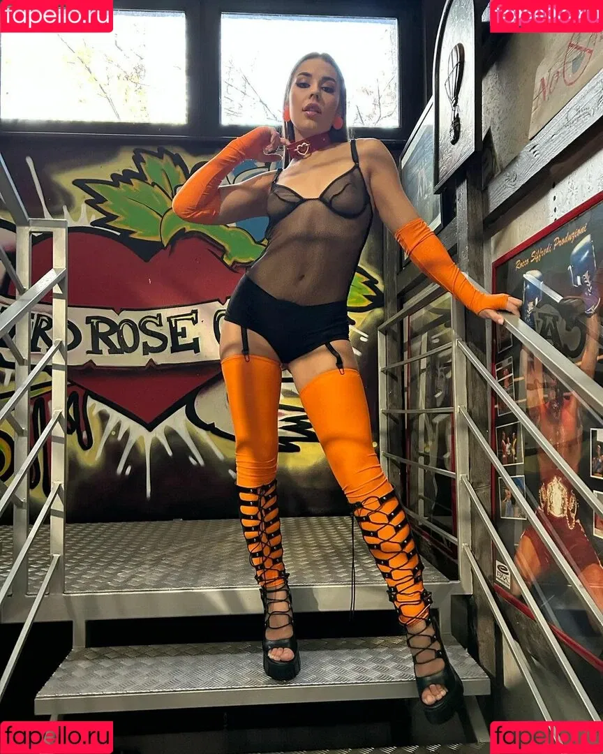 Milan Cheek Onlyfans Photo Gallery 