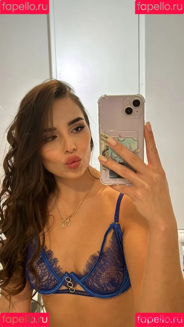 Milan Cheek Onlyfans Photo Gallery 