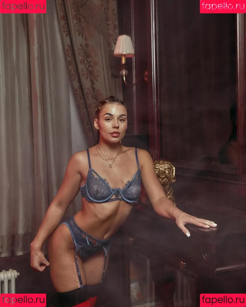 Milan Cheek Onlyfans Photo Gallery 