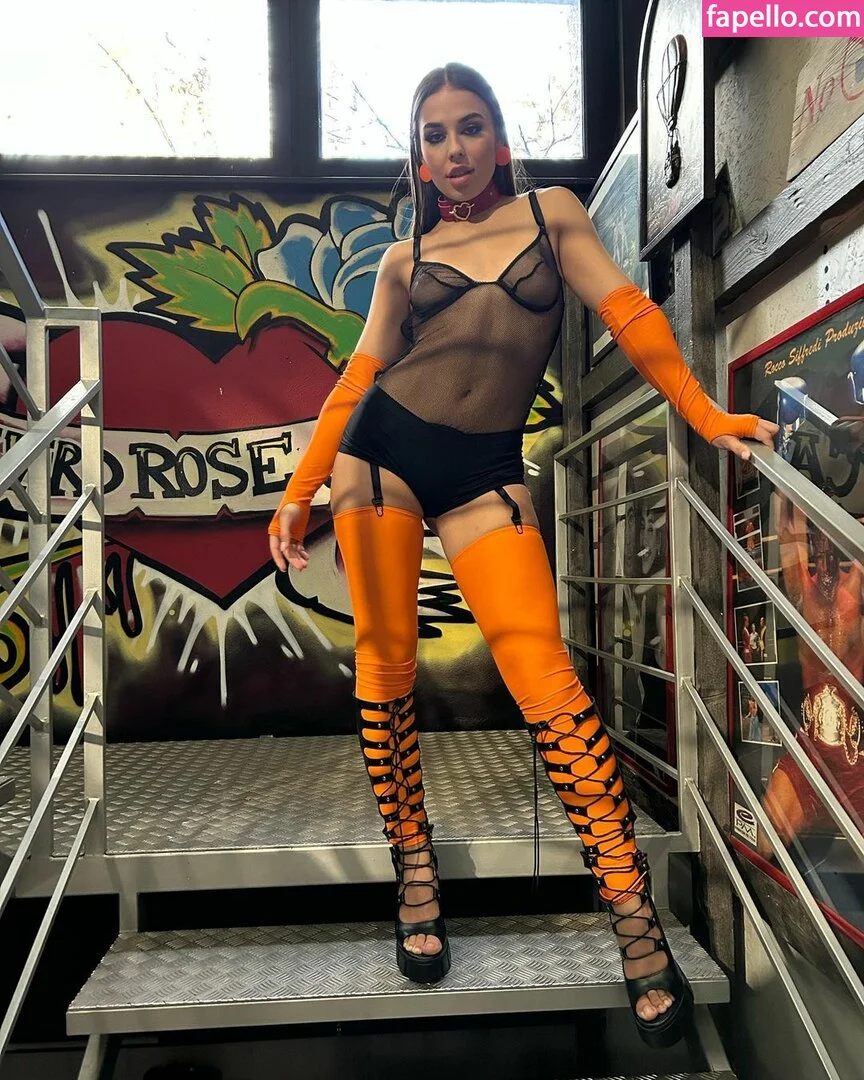 Milan Cheek Onlyfans Photo Gallery 