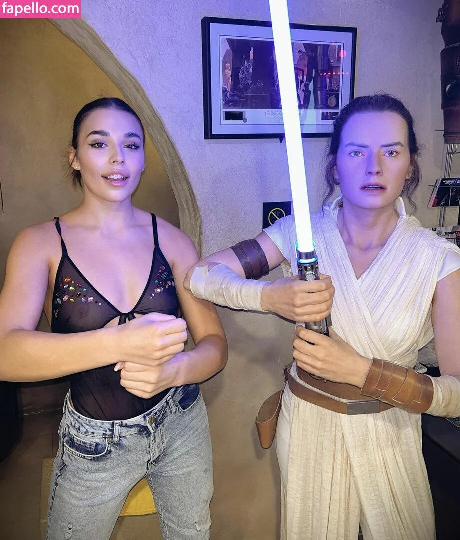 Milan Cheek Onlyfans Photo Gallery 