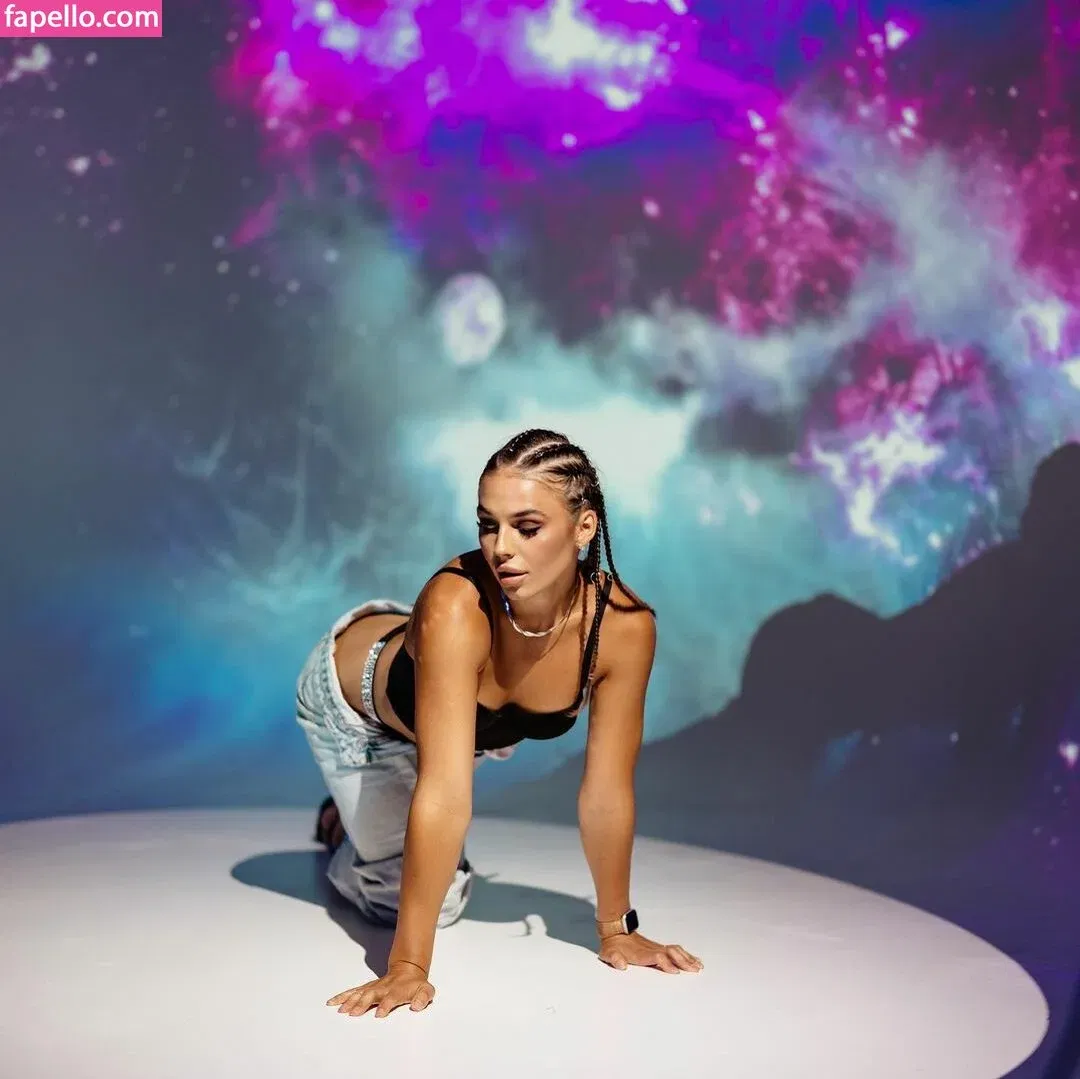 Milan Cheek Onlyfans Photo Gallery 