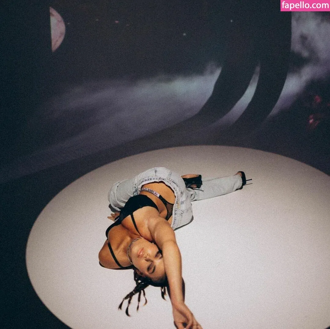 Milan Cheek Onlyfans Photo Gallery 