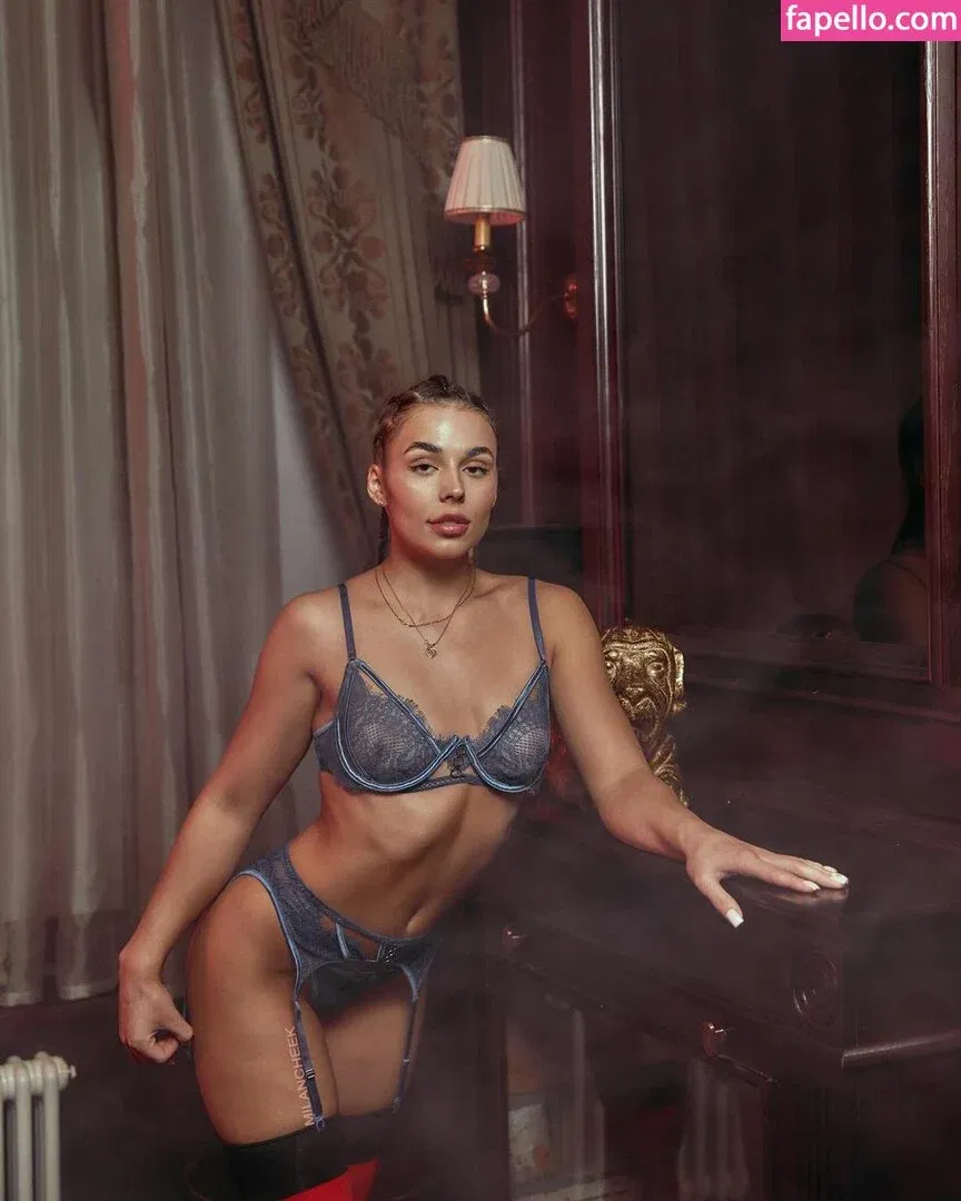 Milan Cheek Onlyfans Photo Gallery 