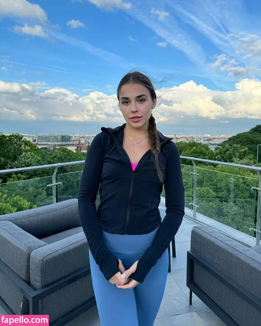 Milan Cheek Onlyfans Photo Gallery 