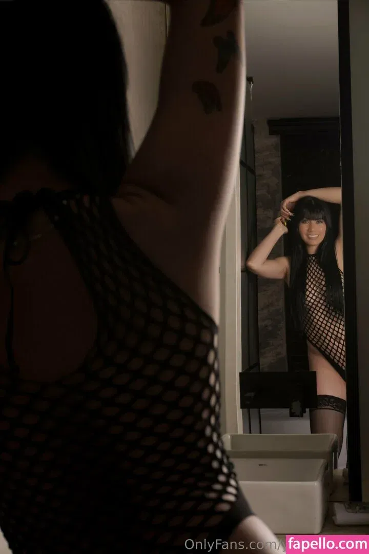 yeniferoficial Onlyfans Photo Gallery 