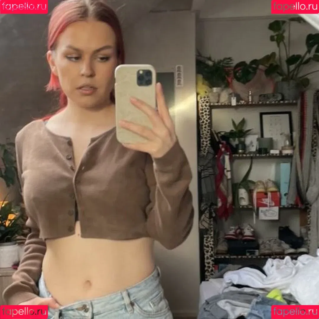 Emily Barrett Onlyfans Photo Gallery 