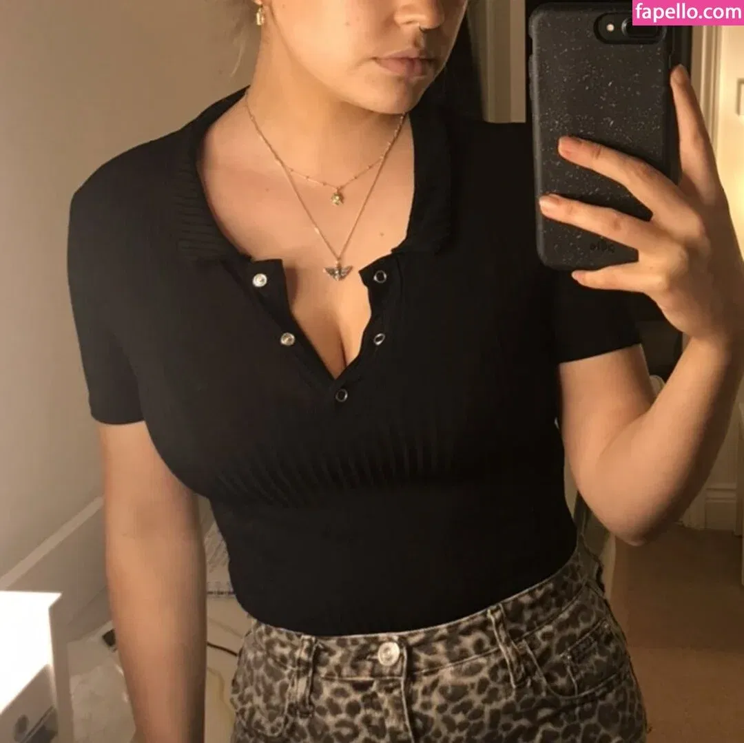 Emily Barrett Onlyfans Photo Gallery 