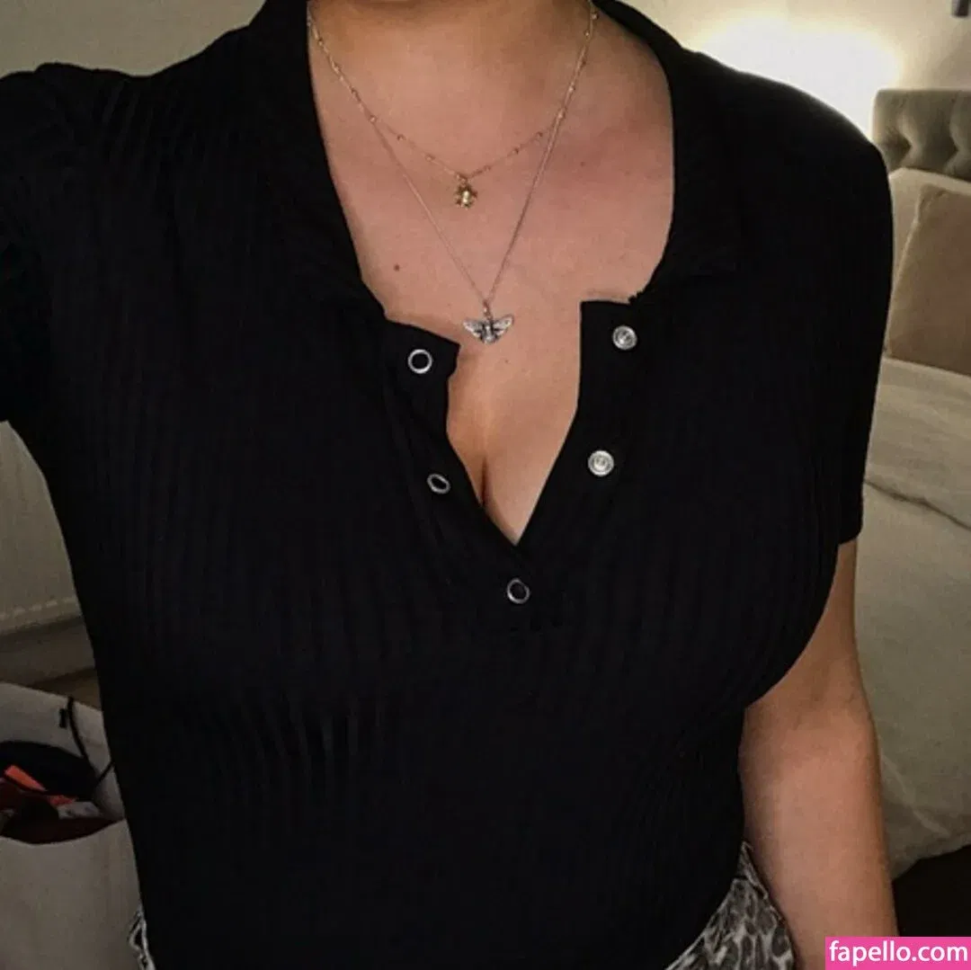 Emily Barrett Onlyfans Photo Gallery 