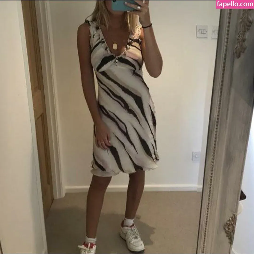 Emily Barrett Onlyfans Photo Gallery 