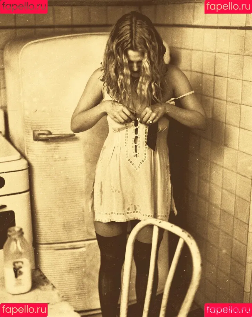 Drew Barrymore Onlyfans Photo Gallery 