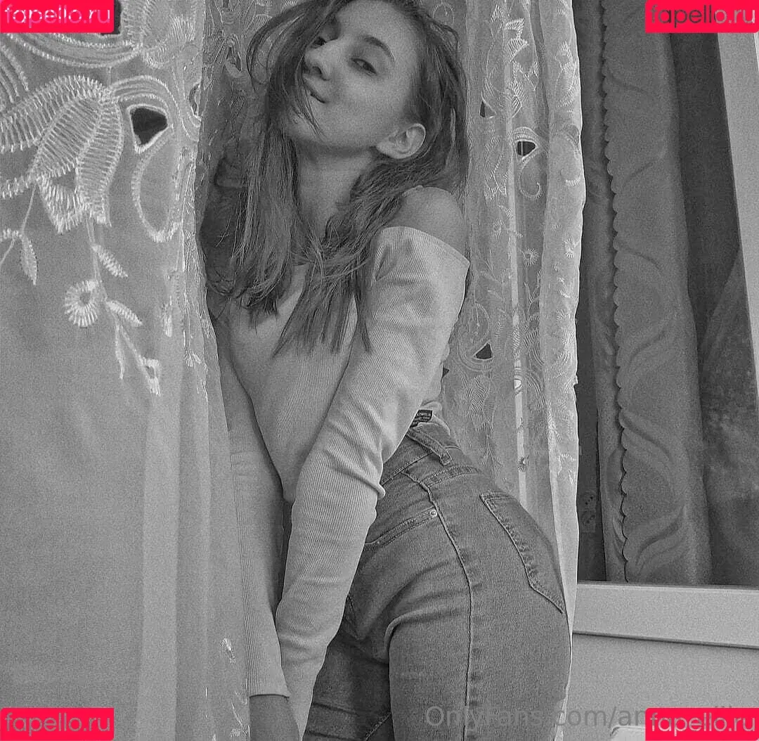 anna_ellie Onlyfans Photo Gallery 