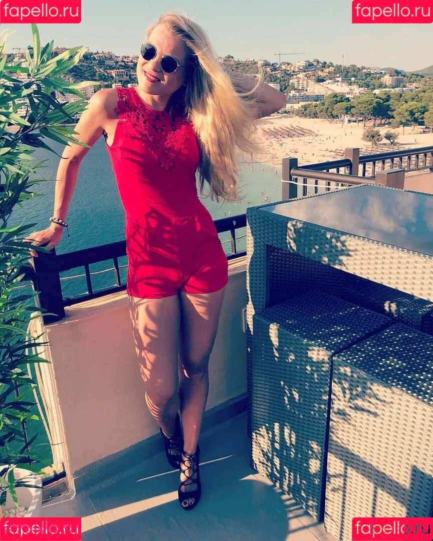kira_christin Onlyfans Photo Gallery 