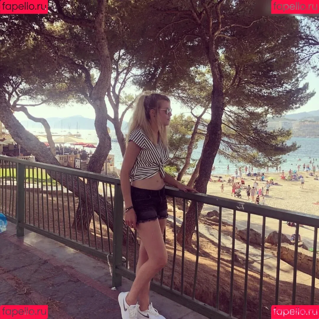 kira_christin Onlyfans Photo Gallery 