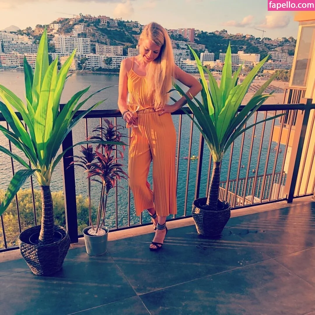 kira_christin Onlyfans Photo Gallery 