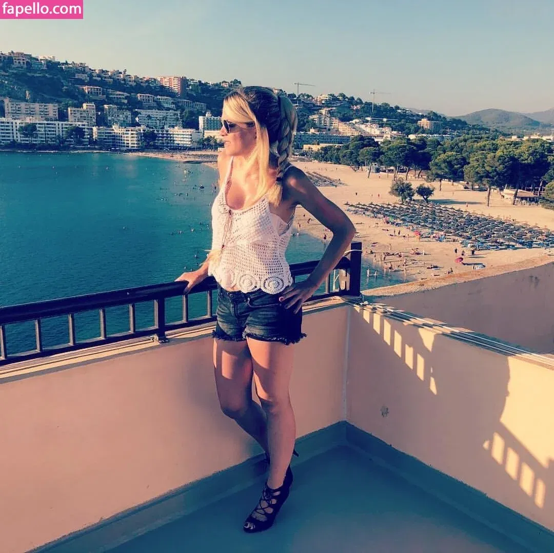 kira_christin Onlyfans Photo Gallery 