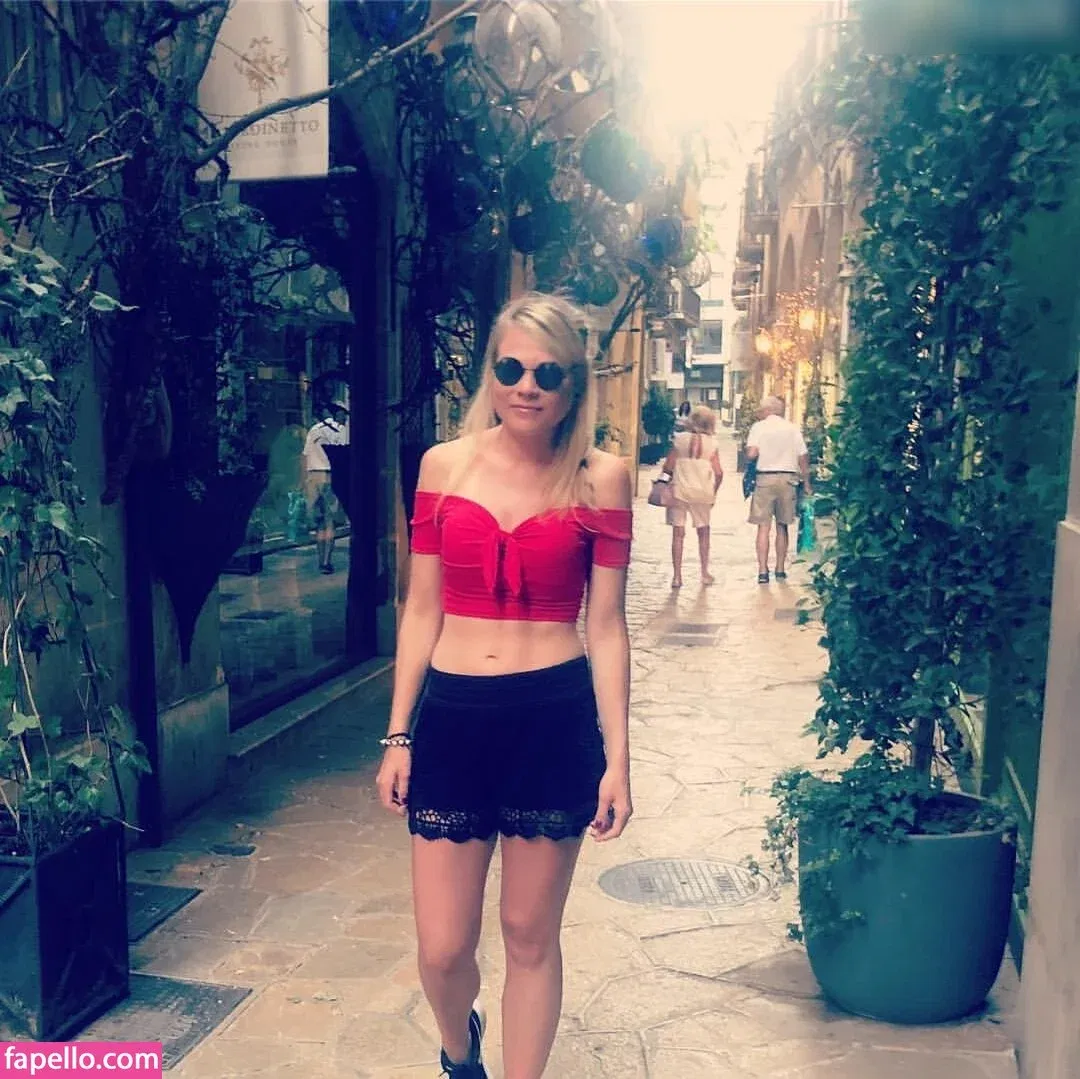 kira_christin Onlyfans Photo Gallery 