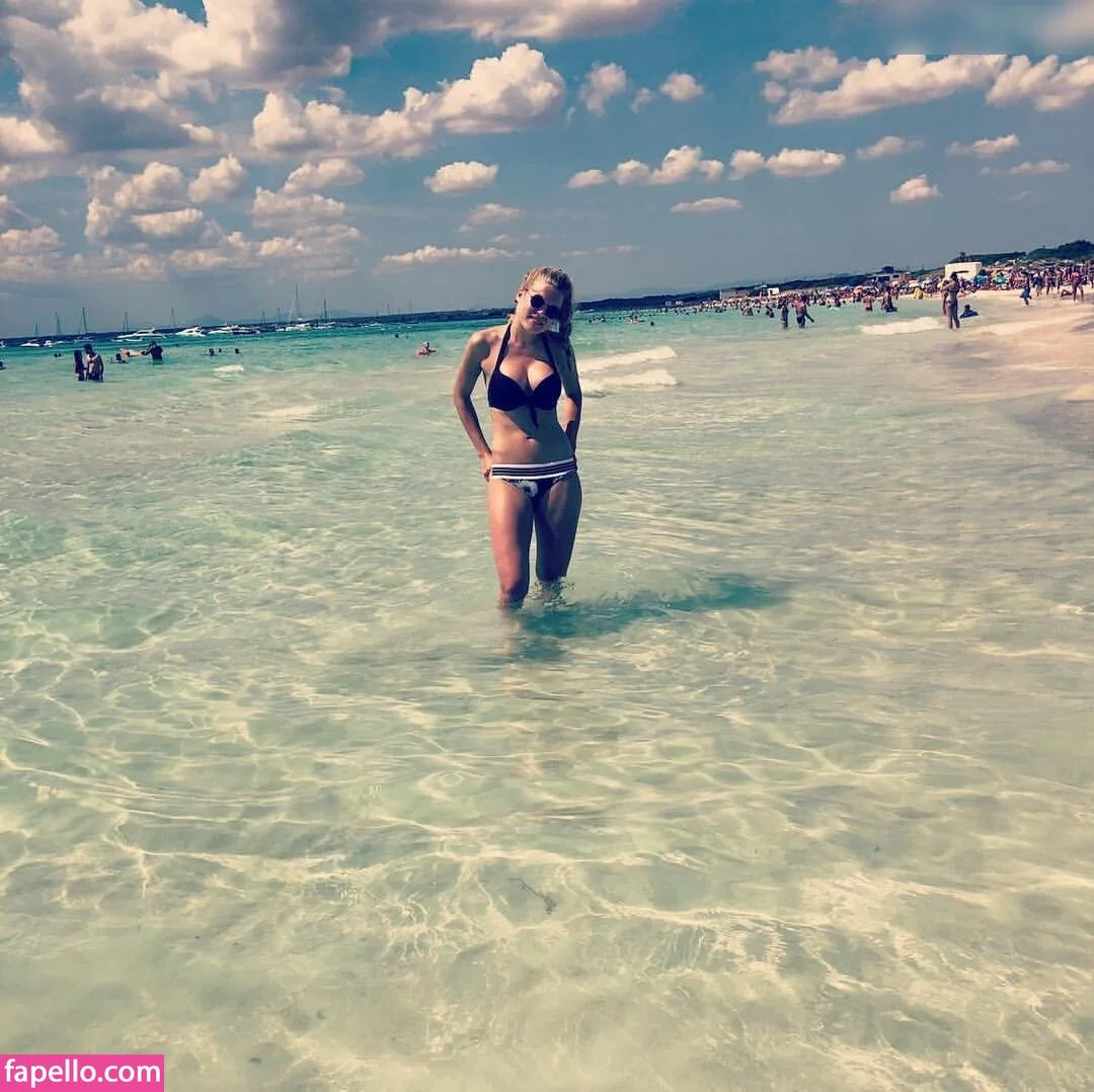 kira_christin Onlyfans Photo Gallery 