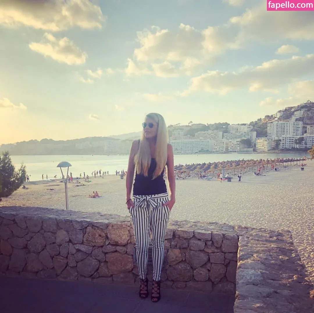 kira_christin Onlyfans Photo Gallery 