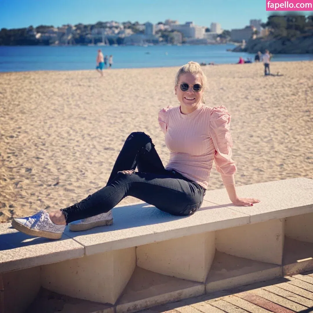 kira_christin Onlyfans Photo Gallery 