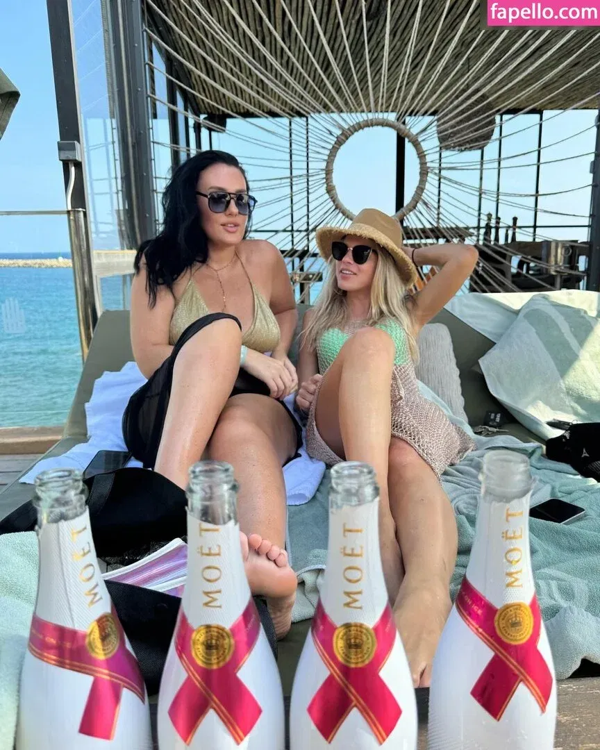 kira_christin Onlyfans Photo Gallery 