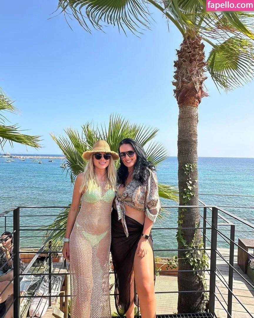 kira_christin Onlyfans Photo Gallery 