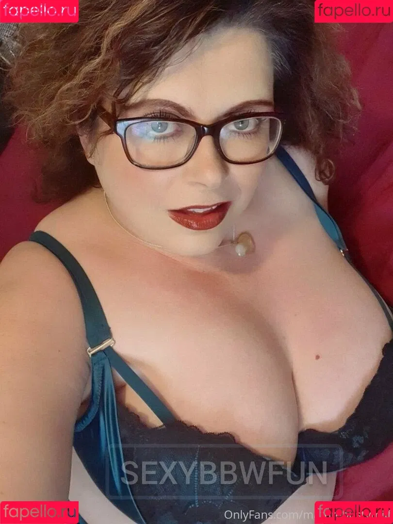 maturebustymom Onlyfans Photo Gallery 