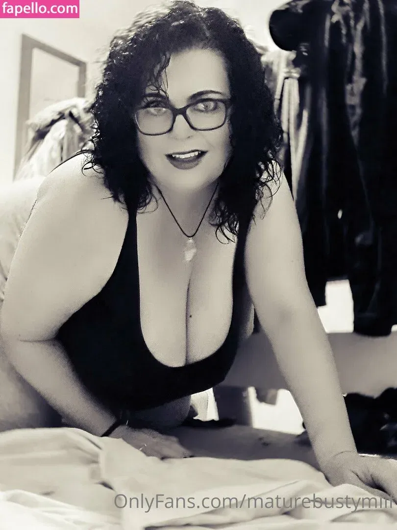 maturebustymom Onlyfans Photo Gallery 