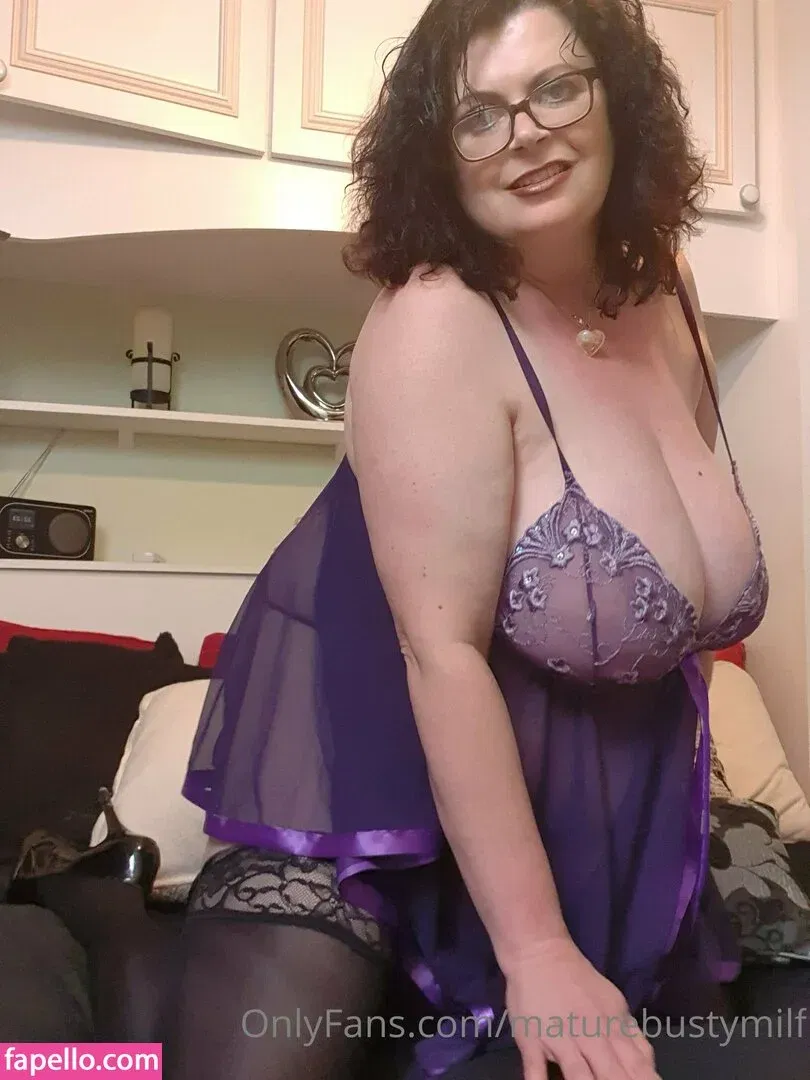 maturebustymom Onlyfans Photo Gallery 