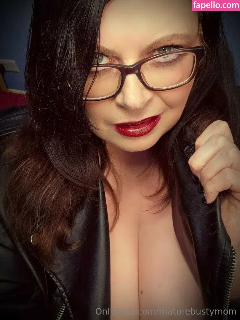 maturebustymom Onlyfans Photo Gallery 