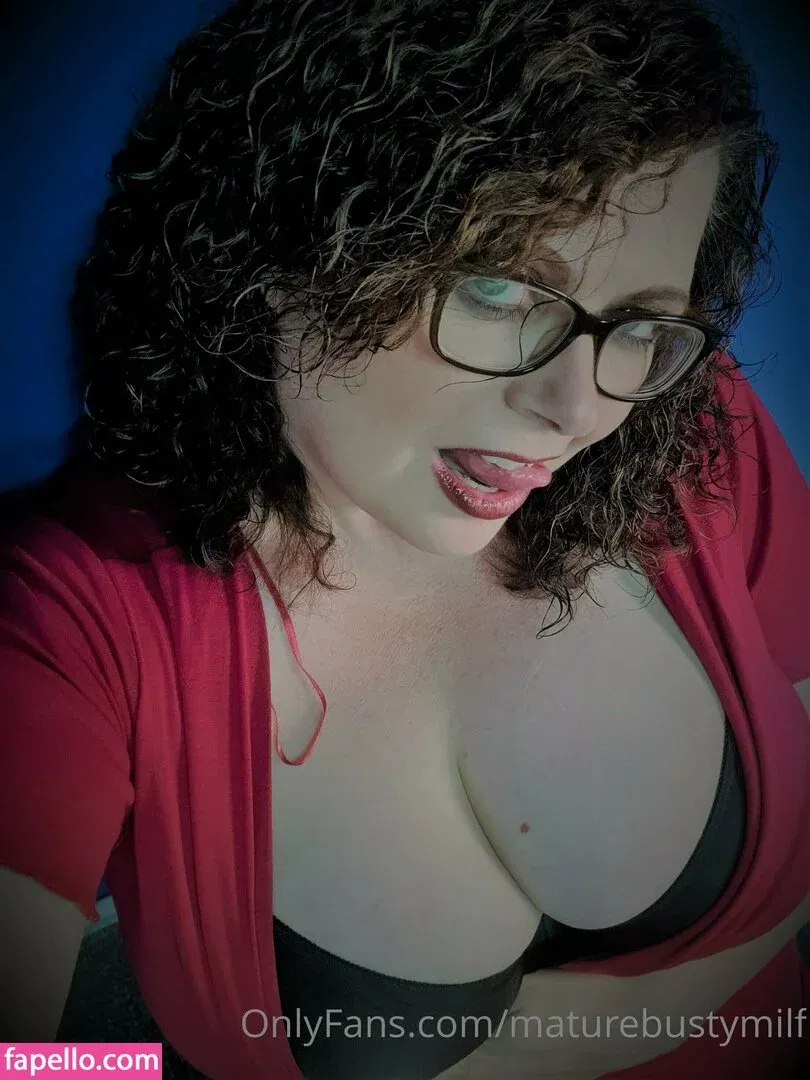 maturebustymom Onlyfans Photo Gallery 