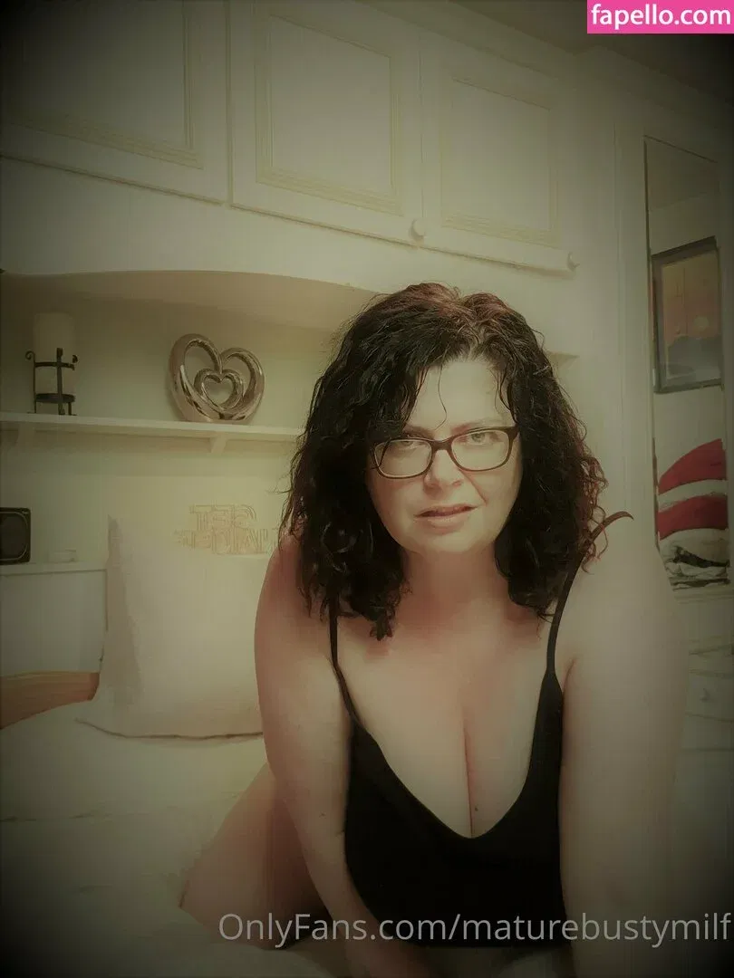maturebustymom Onlyfans Photo Gallery 