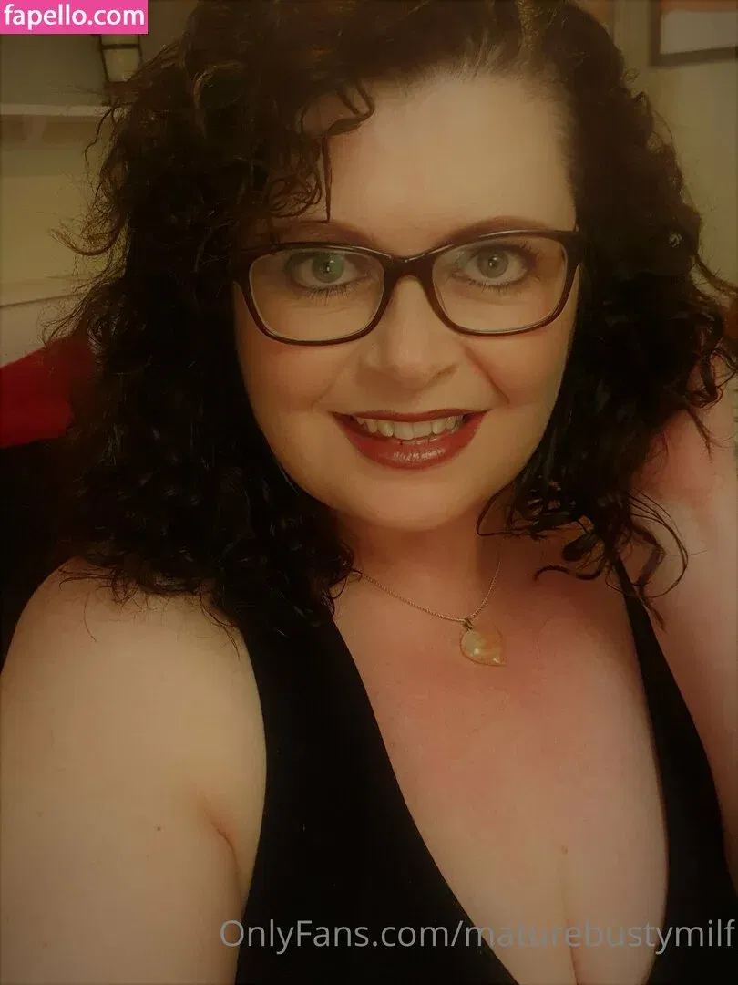 maturebustymom Onlyfans Photo Gallery 