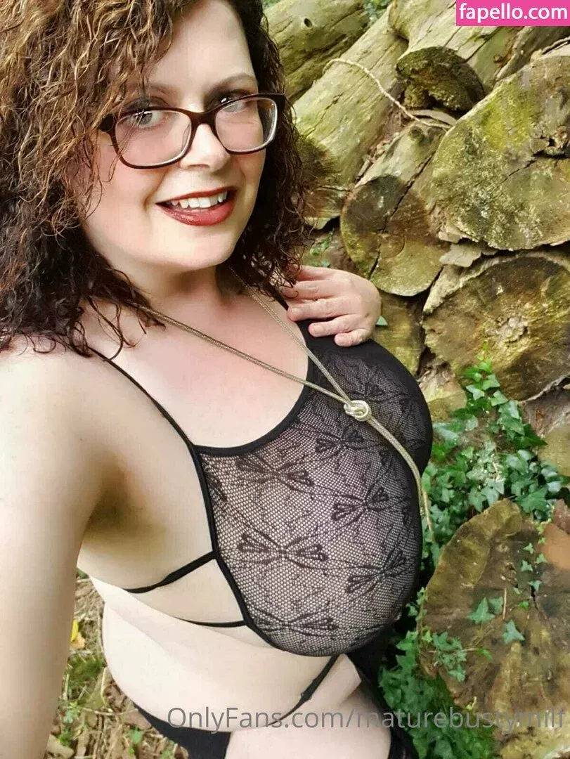 maturebustymom Onlyfans Photo Gallery 