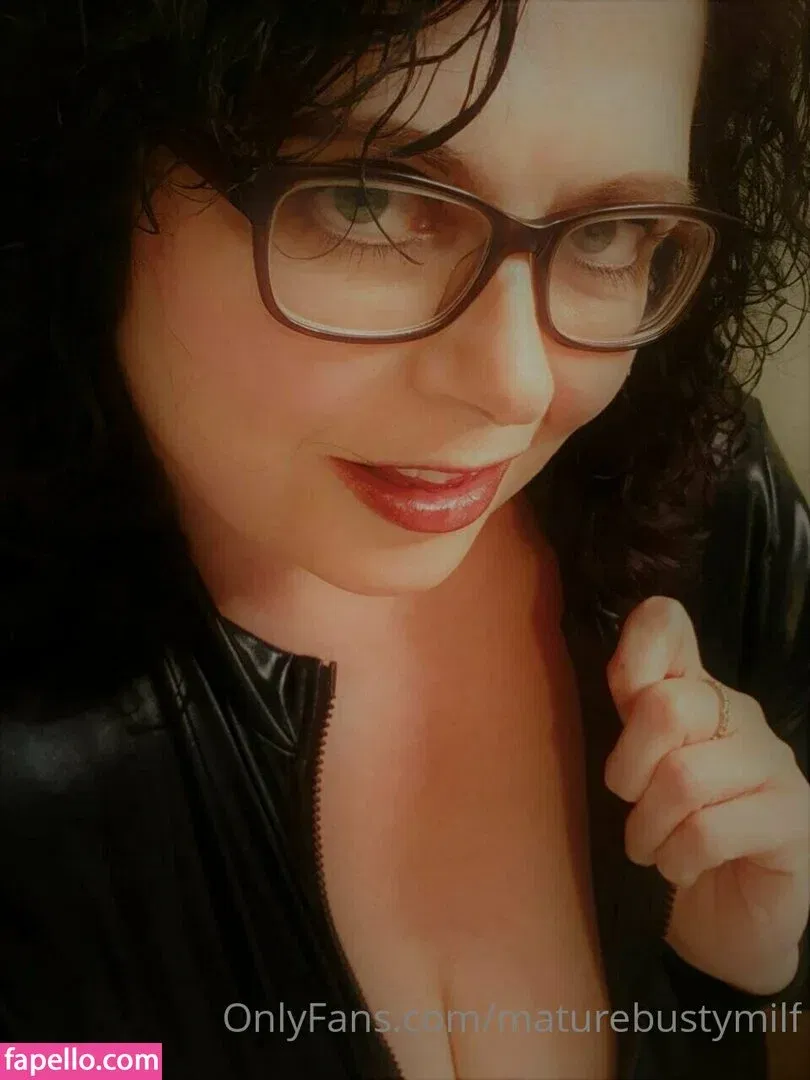 maturebustymom Onlyfans Photo Gallery 