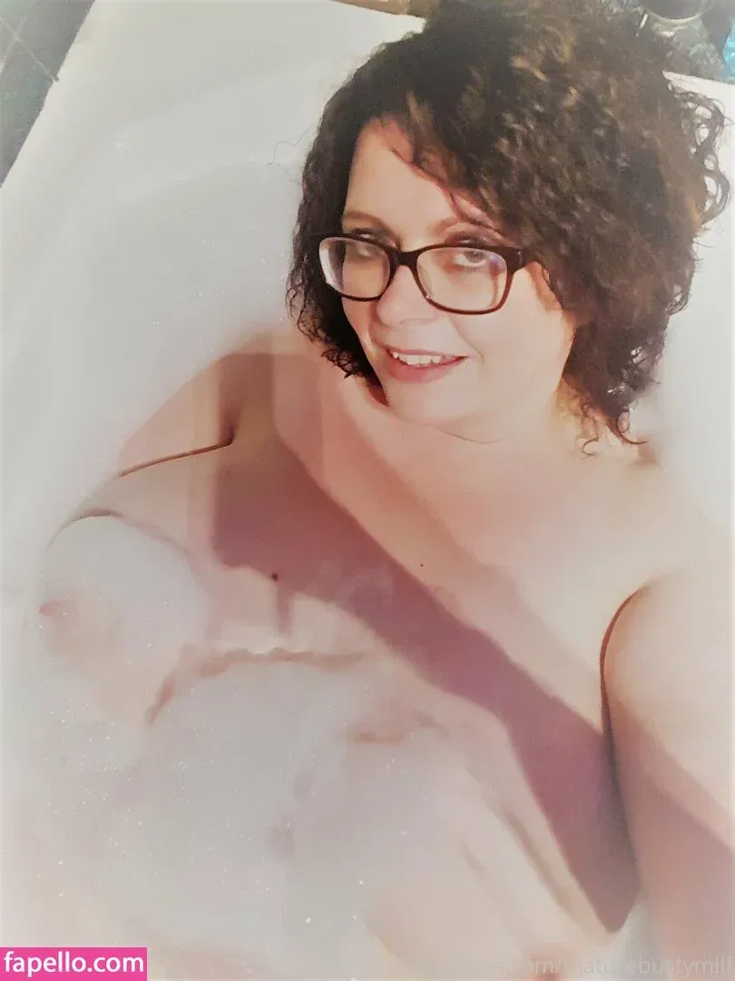 maturebustymom Onlyfans Photo Gallery 