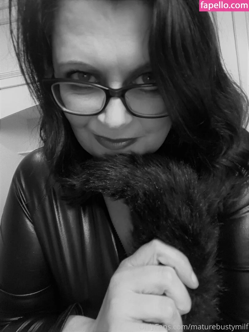 maturebustymom Onlyfans Photo Gallery 
