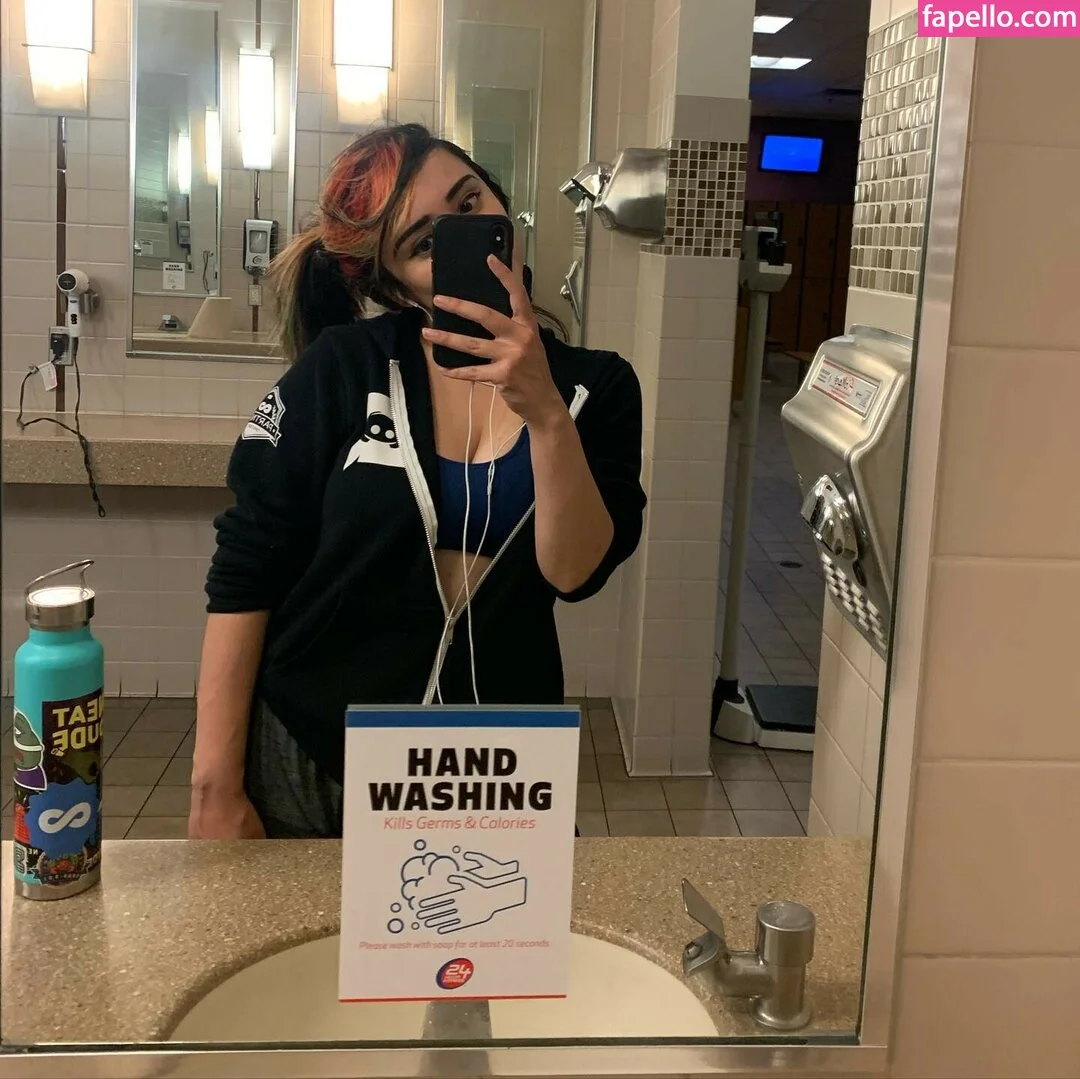 Yellowspoongirl Onlyfans Photo Gallery 