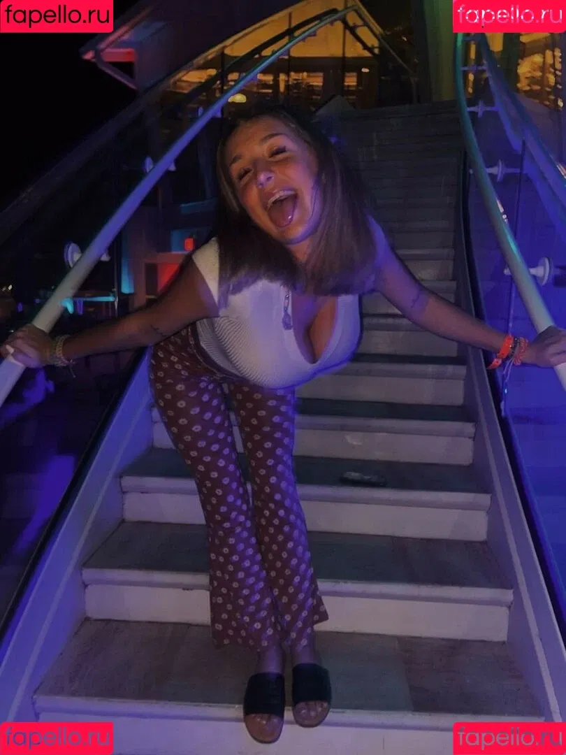 Rayna Denike Onlyfans Photo Gallery 