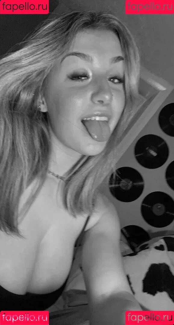 Rayna Denike Onlyfans Photo Gallery 