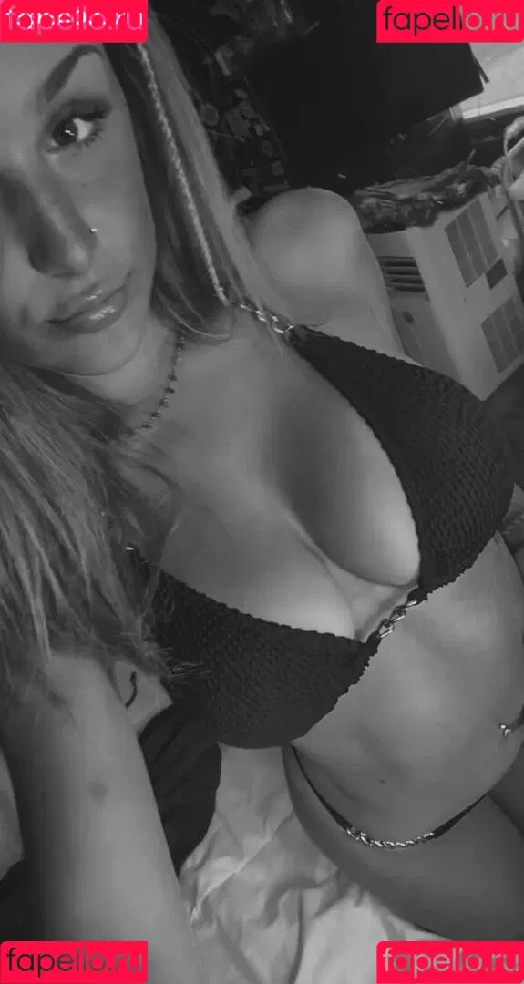 Rayna Denike Onlyfans Photo Gallery 
