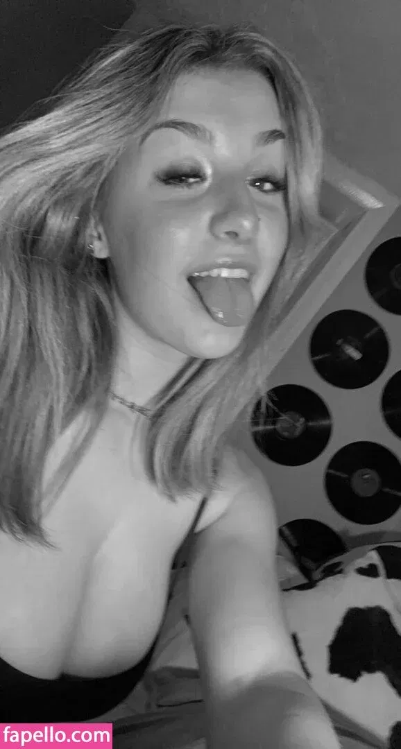 Rayna Denike Onlyfans Photo Gallery 