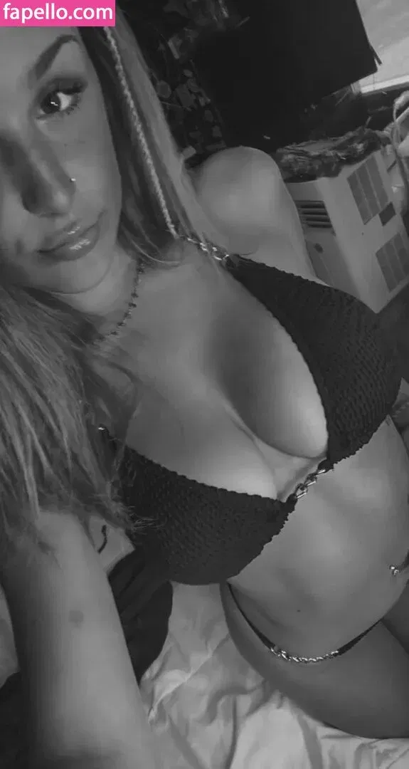 Rayna Denike Onlyfans Photo Gallery 