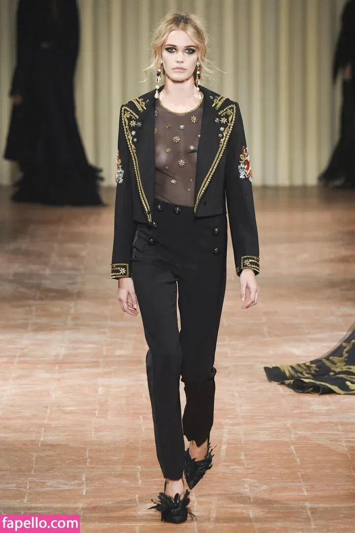 Noel Capri Berry Onlyfans Photo Gallery 