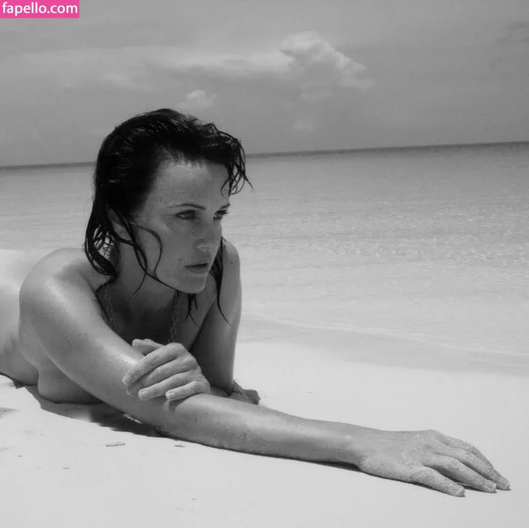 Carla Gugino Onlyfans Photo Gallery 